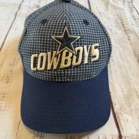 Vintage 90's NFL Dallas Cowboys Bundle T-shirt And Cap. - Picture 6 of 12